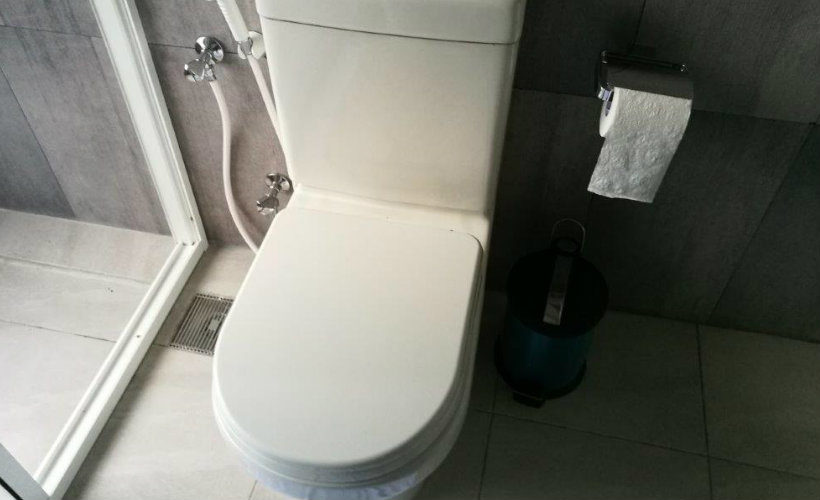 Colombo-srilanka-eco-treat-homestay-apartment-luxury-bathroom